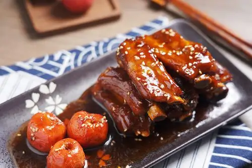正宗上海糖醋小排：酸甜诱人，家常做法与餐