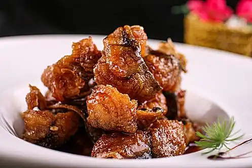 上海熏鱼：本帮冷菜经典，酱香浓郁的老味道