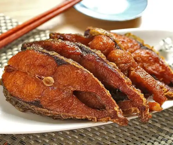 上海熏鱼：本帮冷菜经典，酱香浓郁的老味道